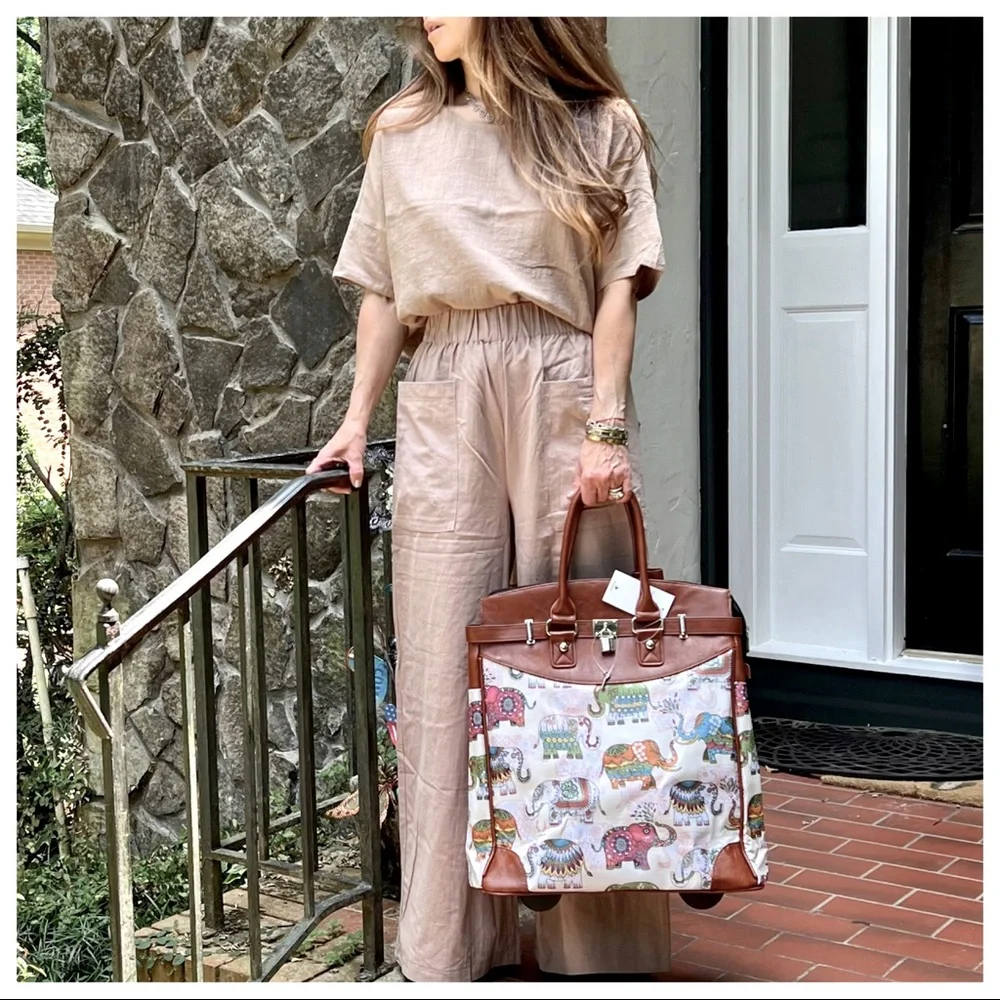 The Perfect Must Have Most Fabulous weekend Travel Rolling Bag - Picture 1 of 9
